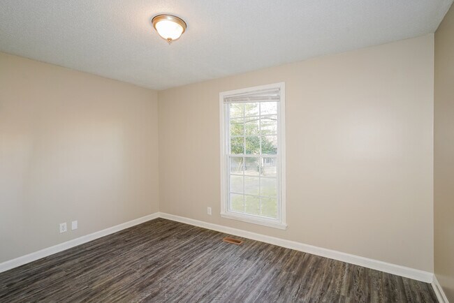 Building Photo - 2704 Knob Ct