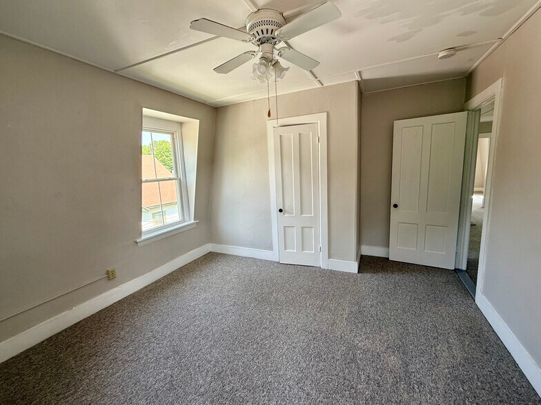 Bedroom 1 - 117 Bridge St