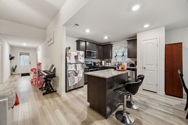 Building Photo - 1417 Sunkiss Dr