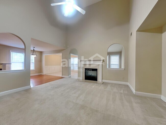 Building Photo - 2116 Benchmark Dr SW