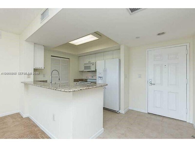 Building Photo - 19501 W Country Club Dr