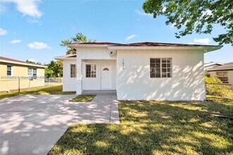 Building Photo - 3 bedroom in Miami FL 33147