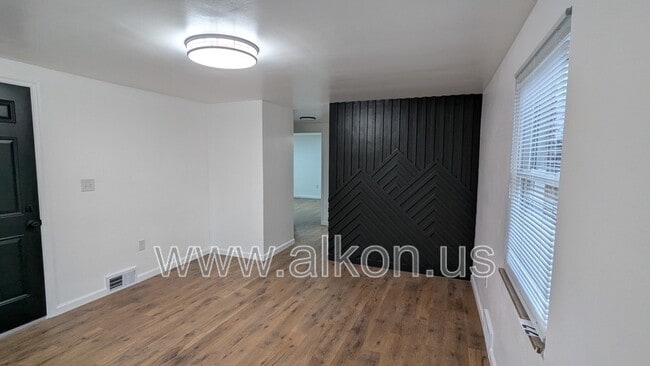 Building Photo - 81 W View Ave