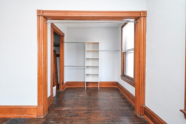 Building Photo - 735 Considine Ave