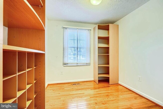 Building Photo - 8908 Goldentree Ln