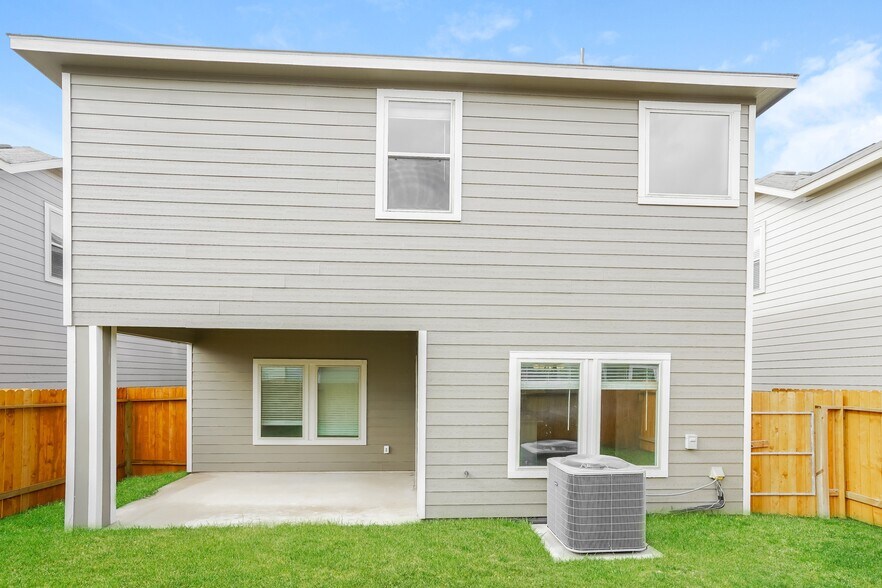 Building Photo - 7918 Cypress Country Dr