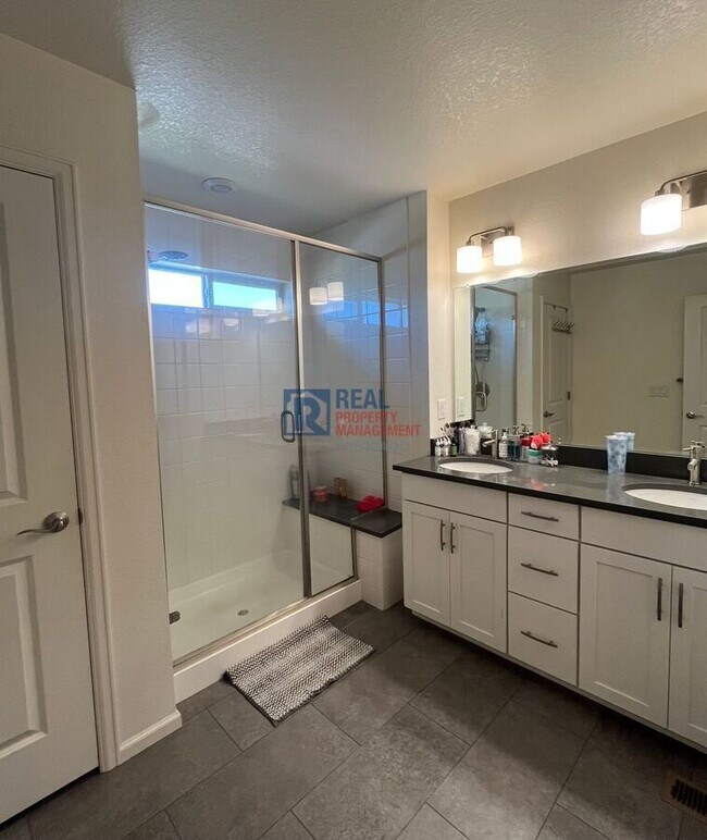 Building Photo - 12861 River Rock Wy