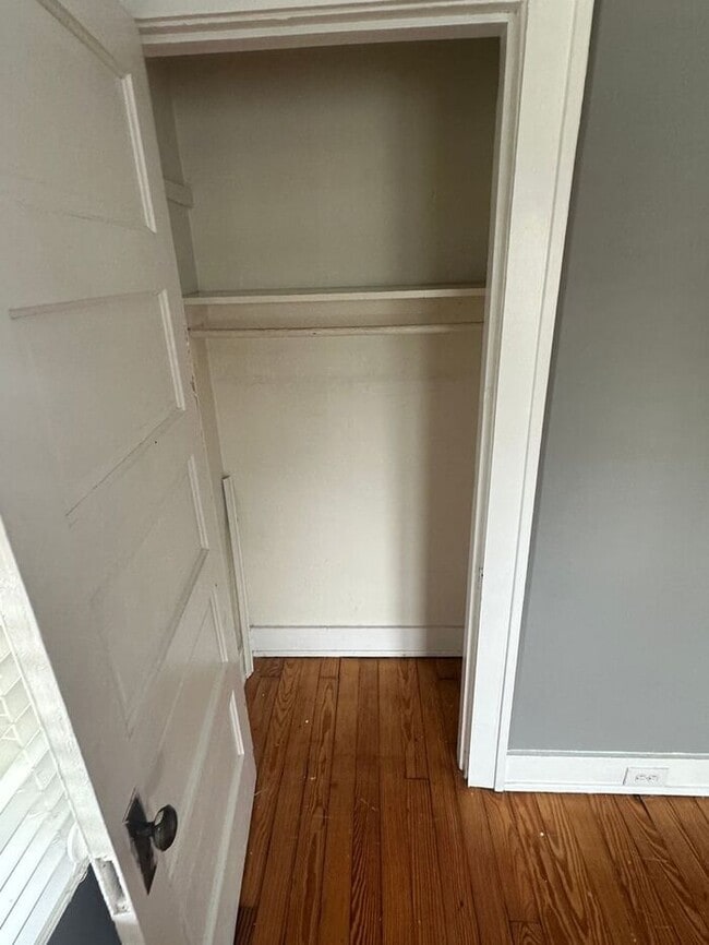 Building Photo - Perfect location - beautifully updated 2 bed!