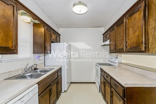 Building Photo - 2339 N Rutland Ct