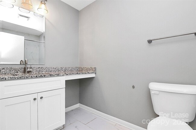 Building Photo - 3100 Erskine Dr