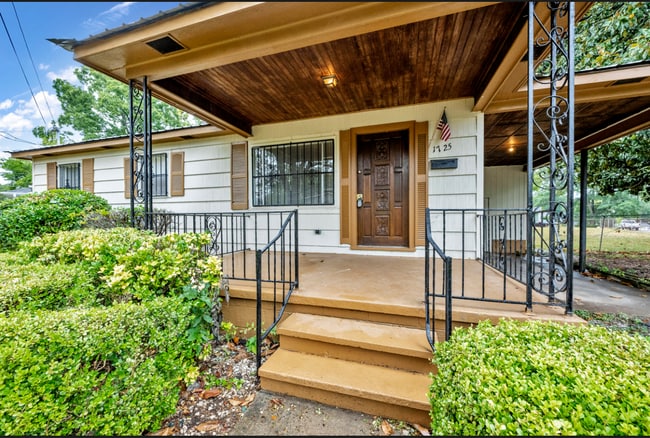 Building Photo - 1725 Mims St SW