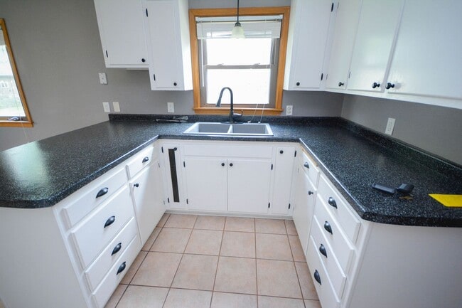 Building Photo - Beautiful 2-story home in Slatterly Park neighborhood!