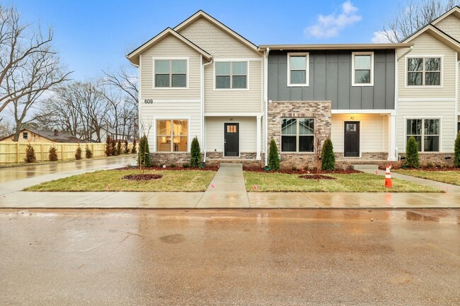 Primary Photo - 609 Lee St