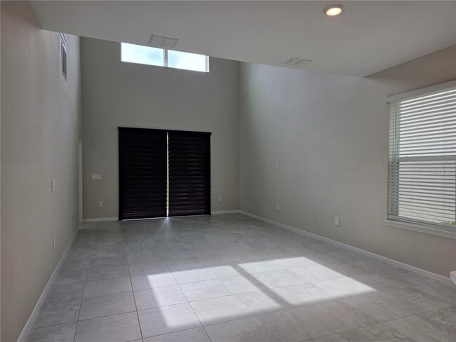 Building Photo - 2865 High Pointe St