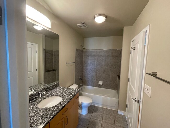 Building Photo - Eclipse 2 Bedroom + 2 Bath in Heart of Buc...