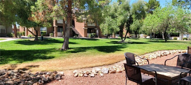 Building Photo - 555 E Silverado Ranch Blvd