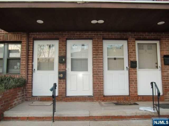 Building Photo - 482 Broad Ave