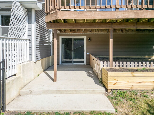 Building Photo - 147 Majestic Dr