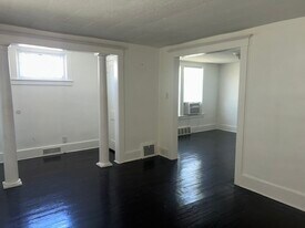 Building Photo - 542 Holbrook St