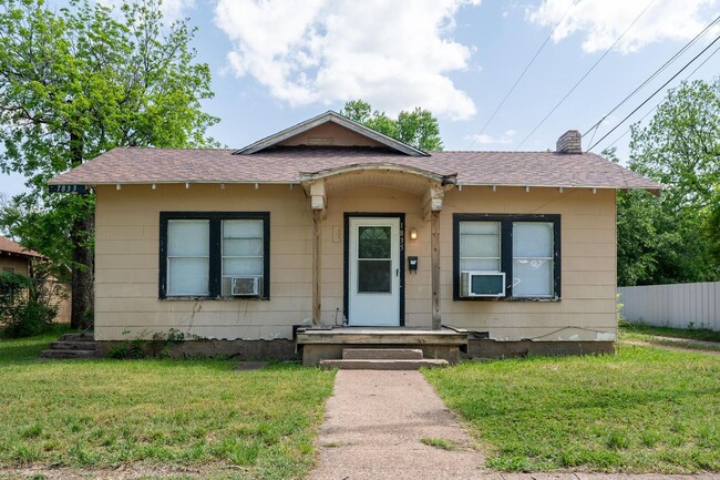 Building Photo - 1833 S 8th St