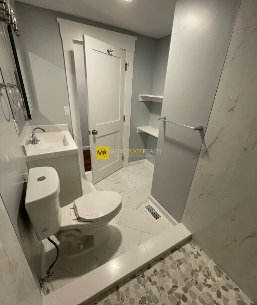 Building Photo - 31 Raymond Ave