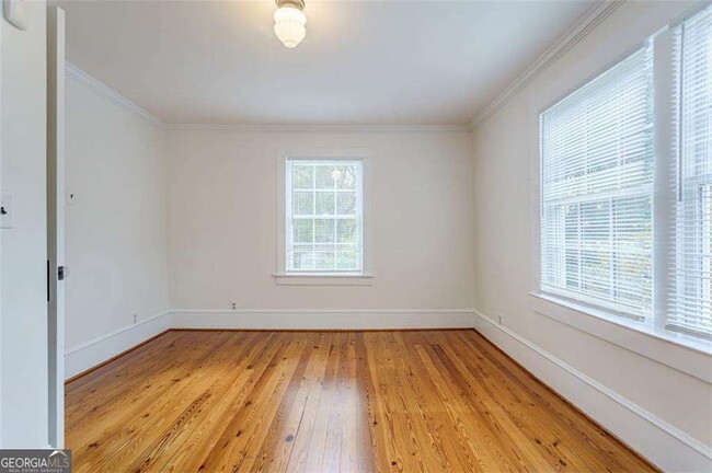 Building Photo - 1987 Knight Ct SE