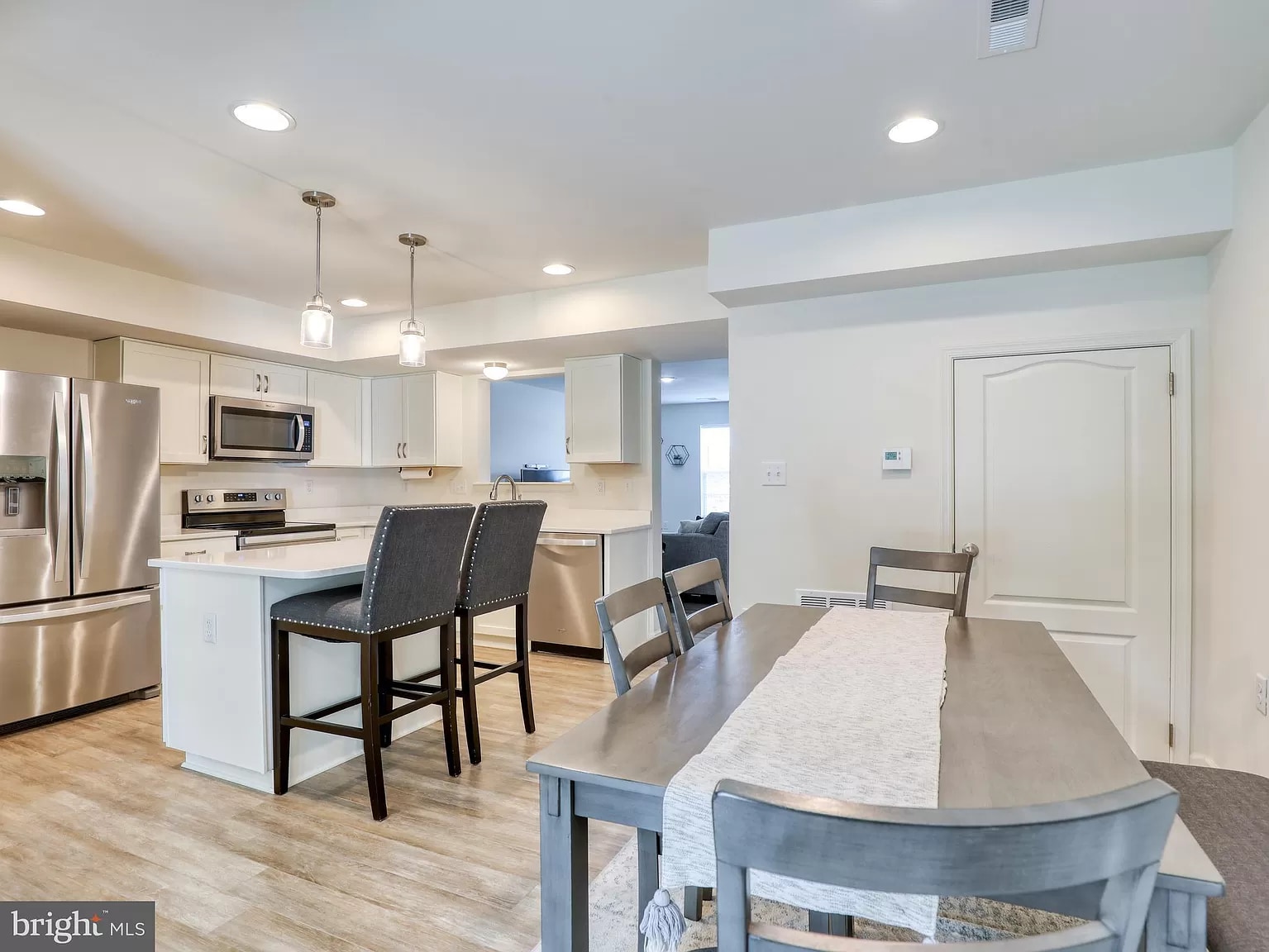 Building Photo - 658 Thumper Dr