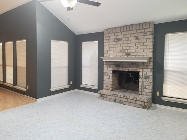 Building Photo - 6925 Fawn Ridge Dr