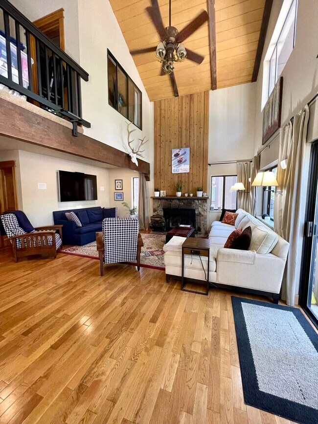 Building Photo - Beautiful Tri-Level Tahoe Tyrol 4 Bedroom ...