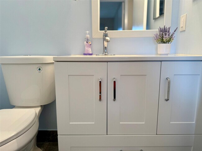 Building Photo - 417 Mansfield I