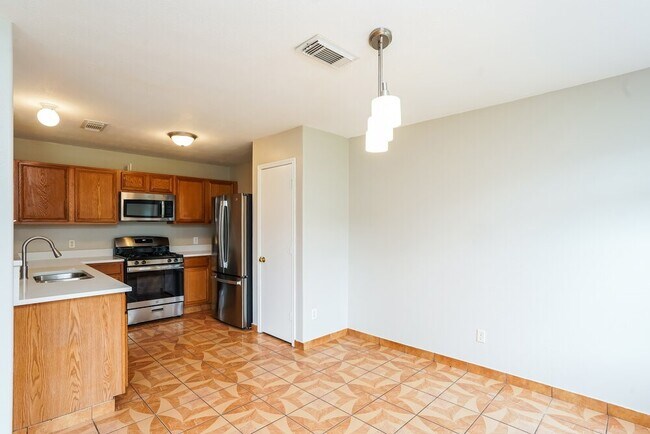Building Photo - 710 Danbury Park Ln