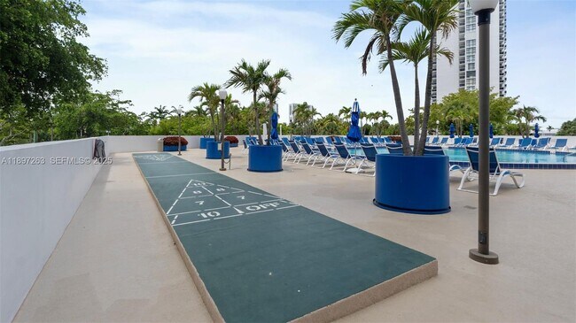 Building Photo - 3701 N Country Club Dr