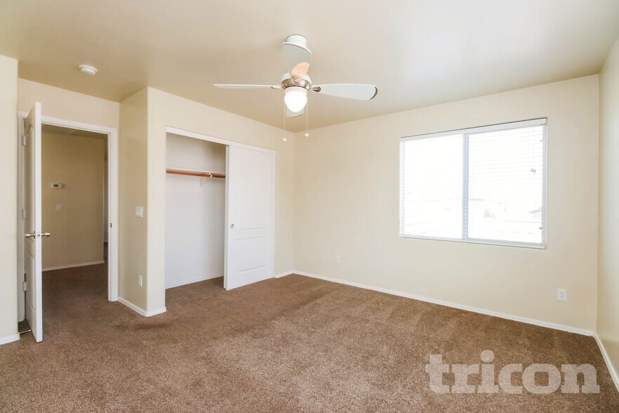 Building Photo - 44369 W Oster Dr