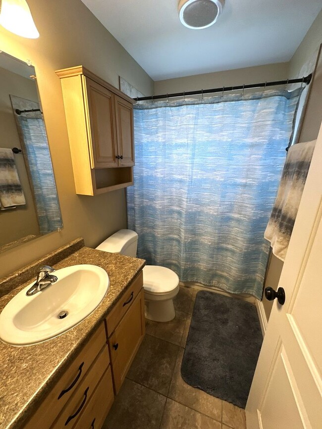 Building Photo - Beautiful 6 Bed 3 Bath Home for Rent in Tremonton! Solar Panels Included!