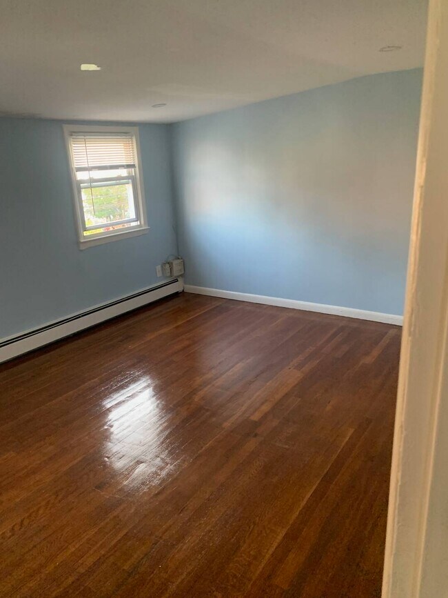 Building Photo - 49 Huber Pl