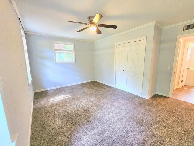 Building Photo - Stunning 4/2 Redecorated Home Close to I-110!
