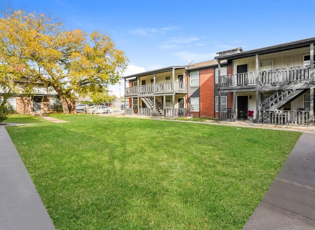 Building Photo - Charl Ann Apartments