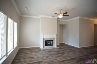 Building Photo - 2195 Ridgefield Ave