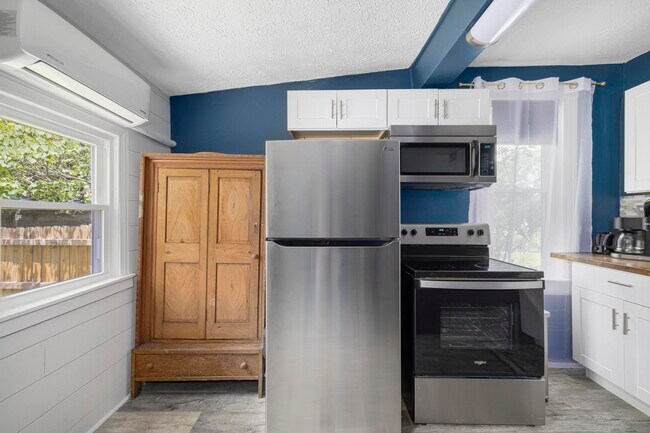 Building Photo - 820 Florida Ave