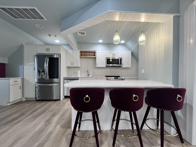 Building Photo - 2614 Boston Post Rd