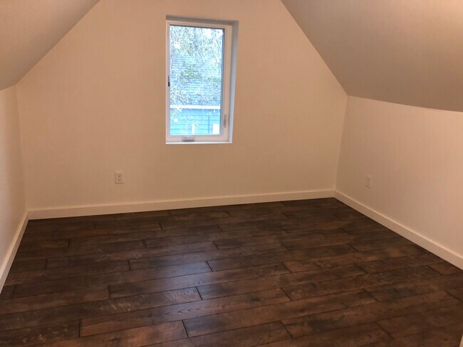 Building Photo - 410 E James St