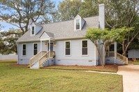 Building Photo - GREAT PRICE! Charming Renovated Knightdale...