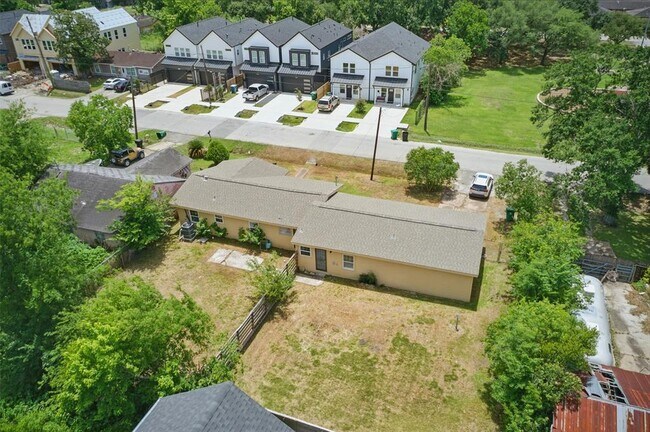 Building Photo - 3615 Seabrook St