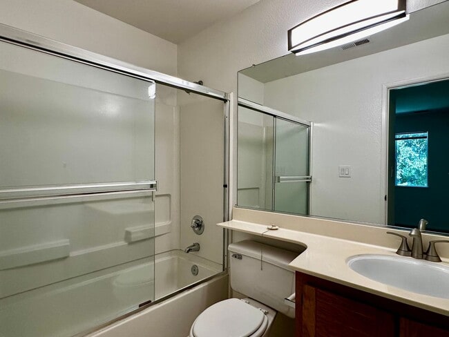 Building Photo - Townhouse Located in Santa Teresa with New...