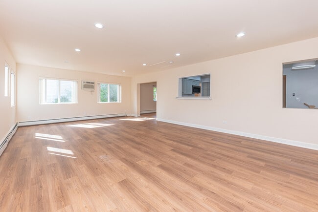 Building Photo - 1520 Traver Rd