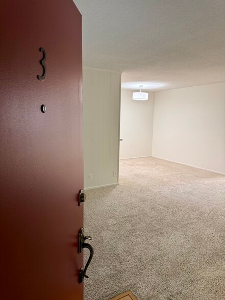 Building Photo - 1226 McClellan Dr