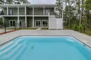 Building Photo - 506 Pine Ave