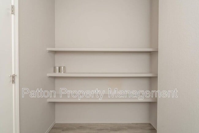 Building Photo - 508 Yates St
