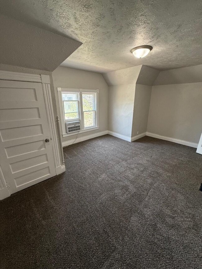 Building Photo - 726 S 18th St