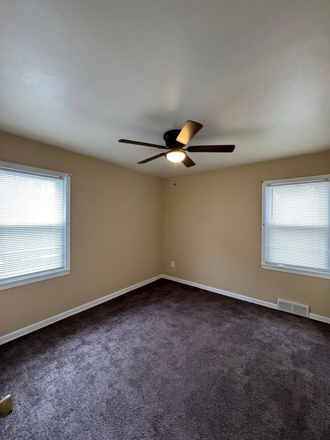 Building Photo - Beautiful Three Bedroom Home